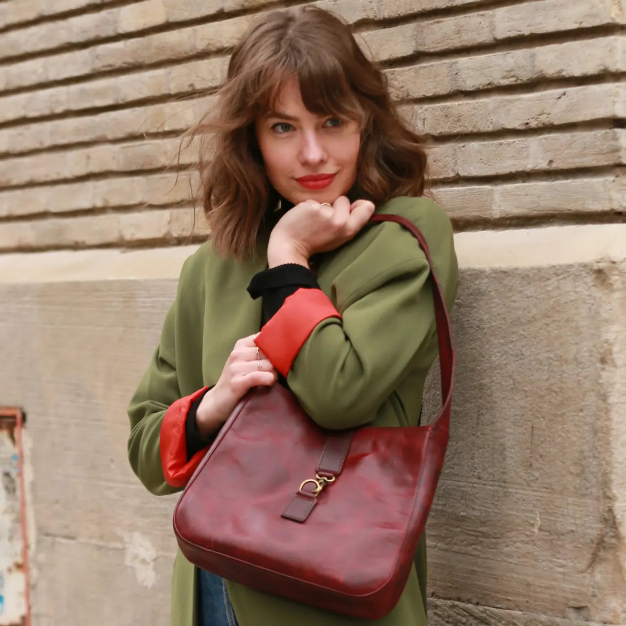 What Makes Shoulder Bags So Popular?