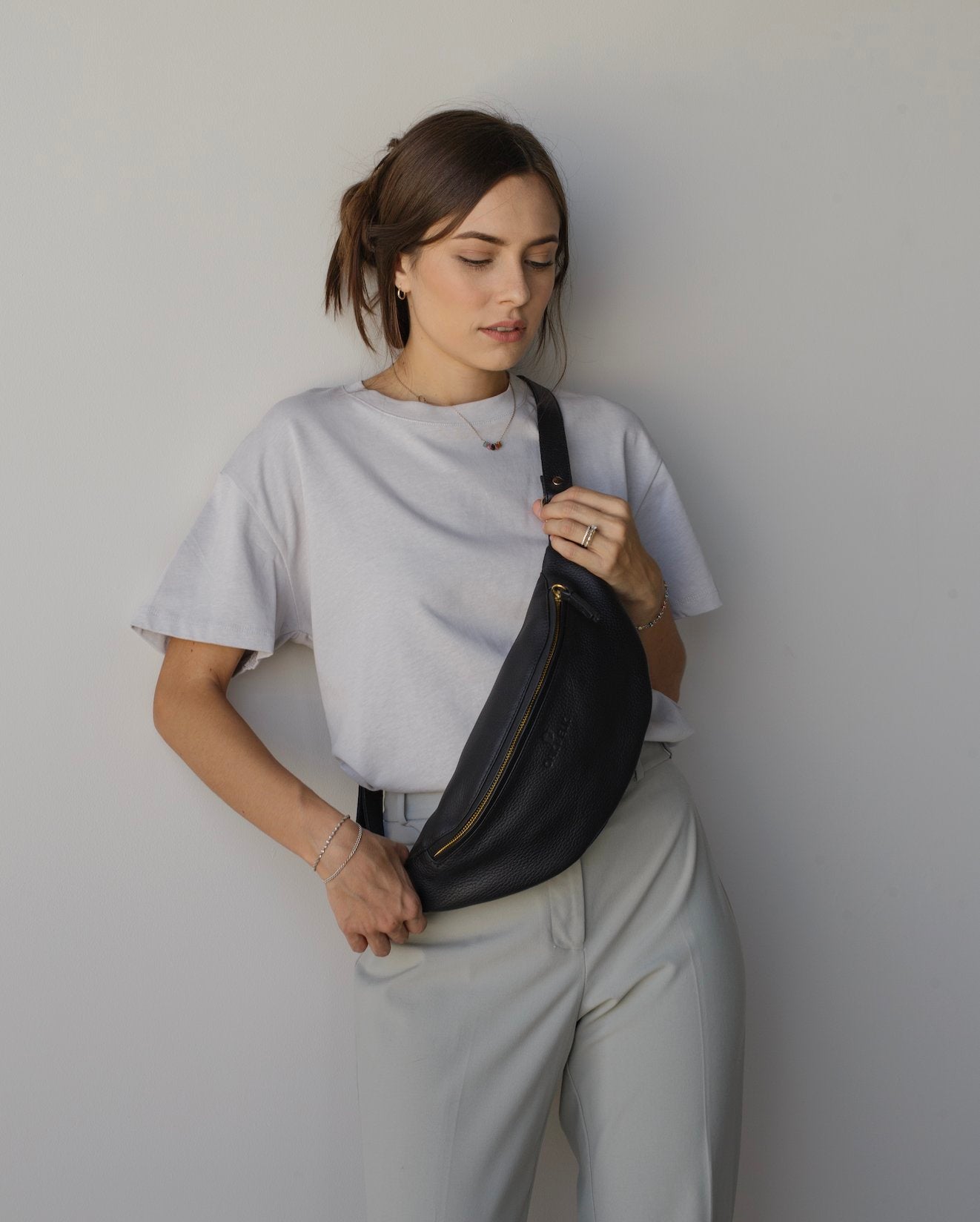Stylish leather fanny packs by OAK & ELK – functional, hands-free, and fashion-forward.