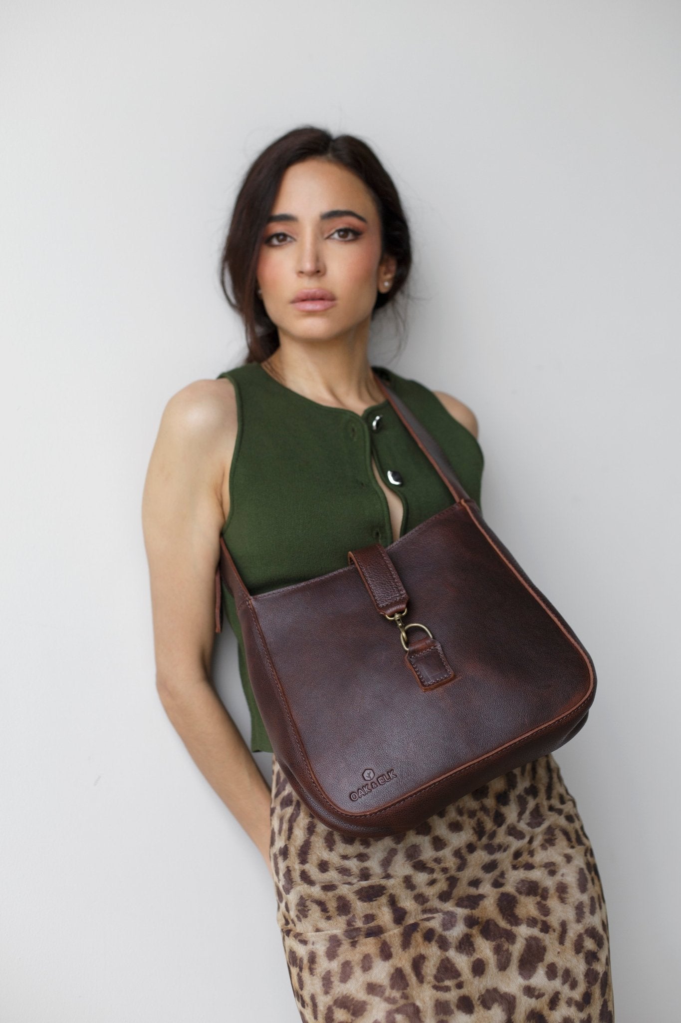 Elegant leather shoulder bags by OAK & ELK – practical, comfortable, and timelessly chic.
