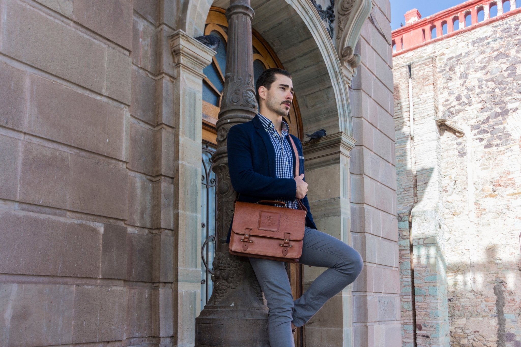 OAK & ELK leather messenger bags – sleek, functional, and perfect for everyday use or work.