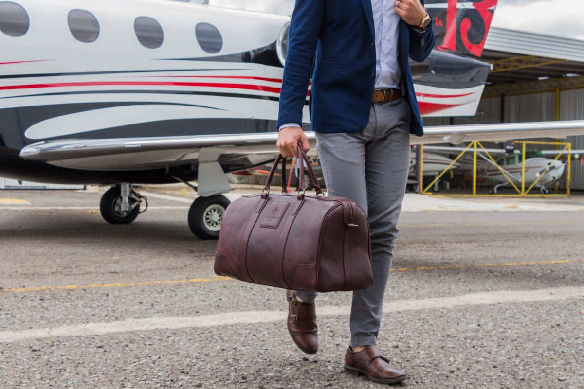 Premium leather duffel bags by OAK & ELK – ideal for travel, timeless design, handcrafted quality.