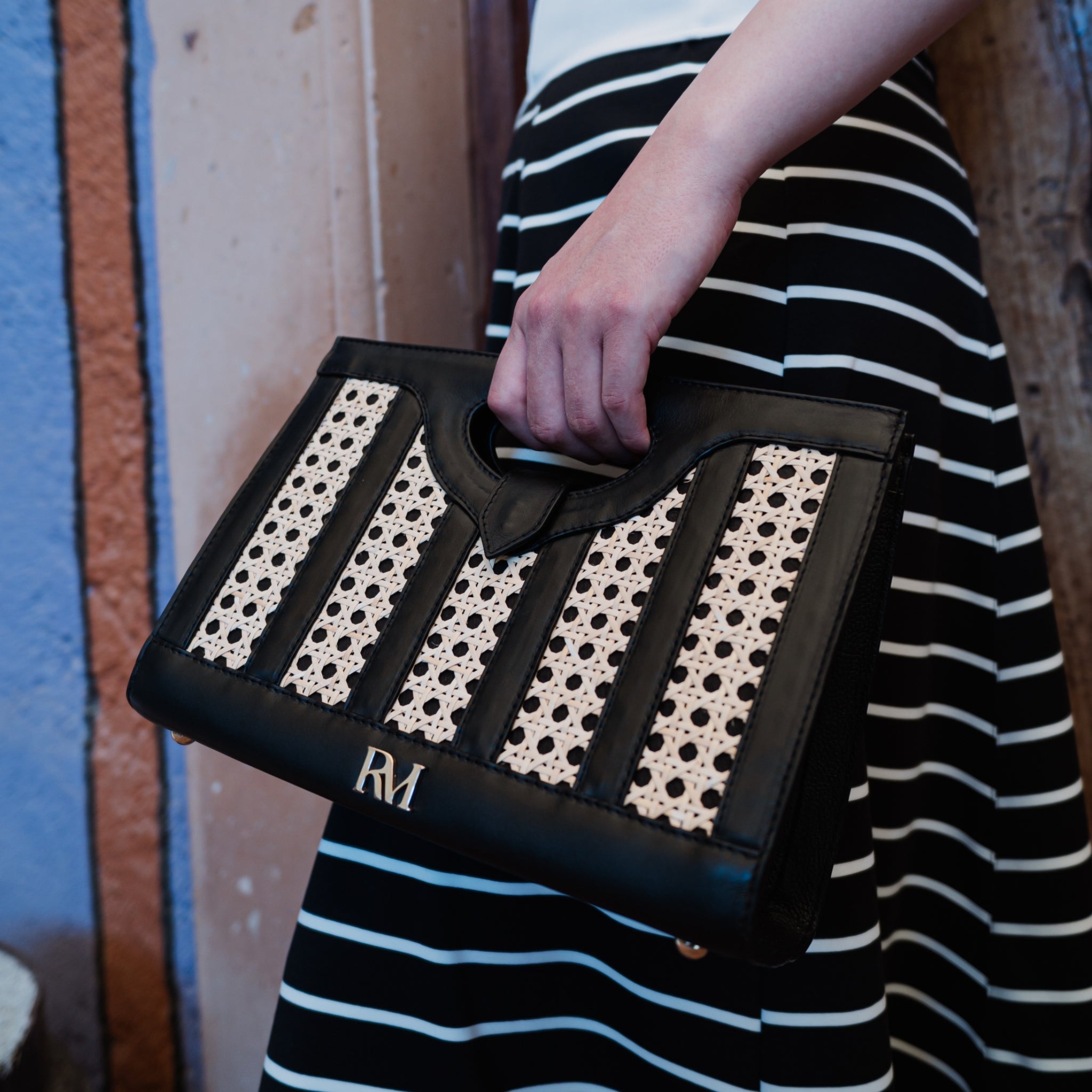 Elegant handcrafted leather clutch bags with woven details – perfect for evening events or day outings.