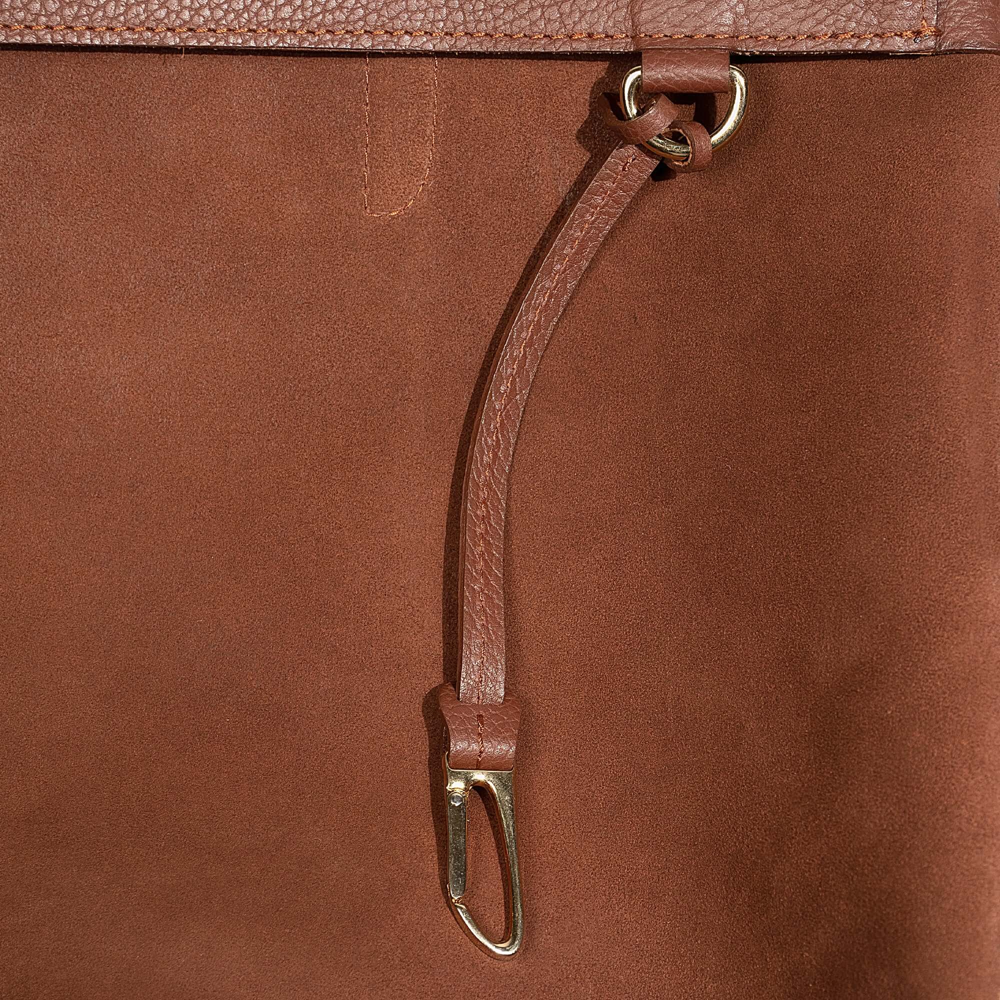 Leather crossbody bag – Emily by OAK & ELK, full grain leather with zipper closure, adjustable strap and inner pocket