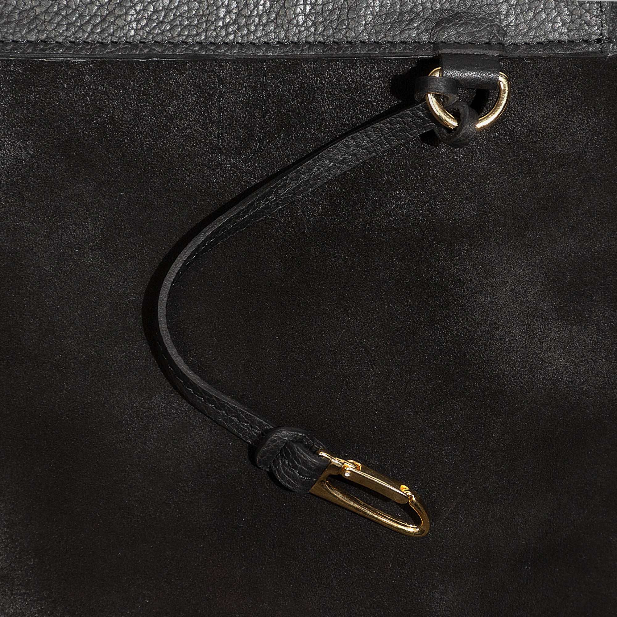 Leather tote made from top-grain leather, featuring smooth golden zipper, inner pouch, and structured design for daily use.