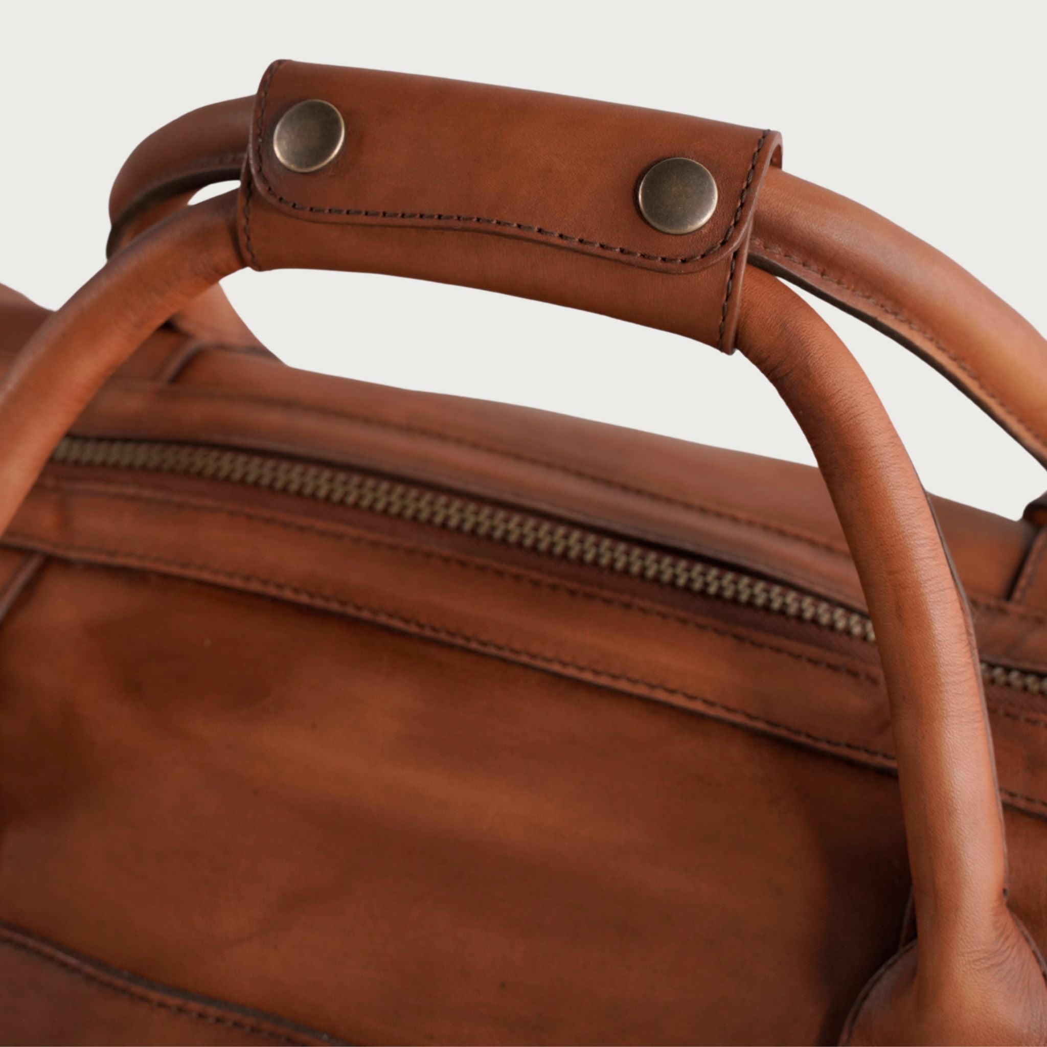 Brown leather duffel bag – Dakota Medium by OAK & ELK, handcrafted, durable, stylish ideal for short trips or weekend travel