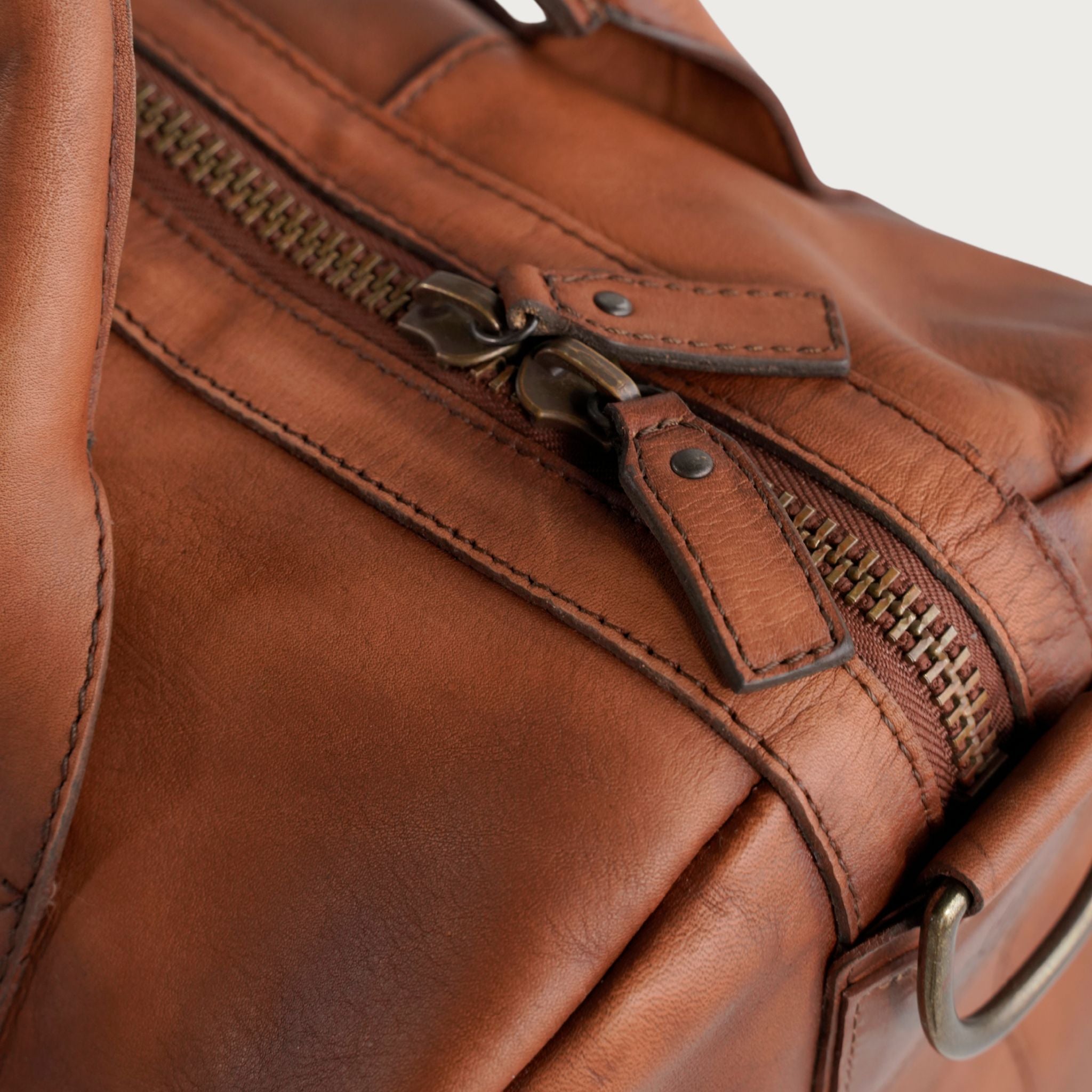 Brown leather duffel bag – Dakota Medium by OAK & ELK, handcrafted, durable, stylish ideal for short trips or weekend travel