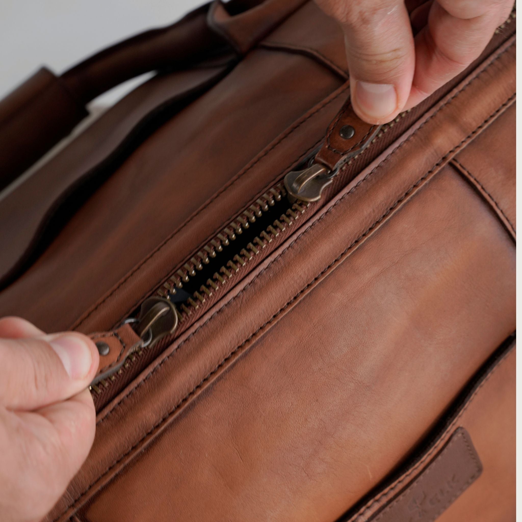 Brown leather duffel bag – Dakota Medium by OAK & ELK, handcrafted, durable, stylish ideal for short trips or weekend travel