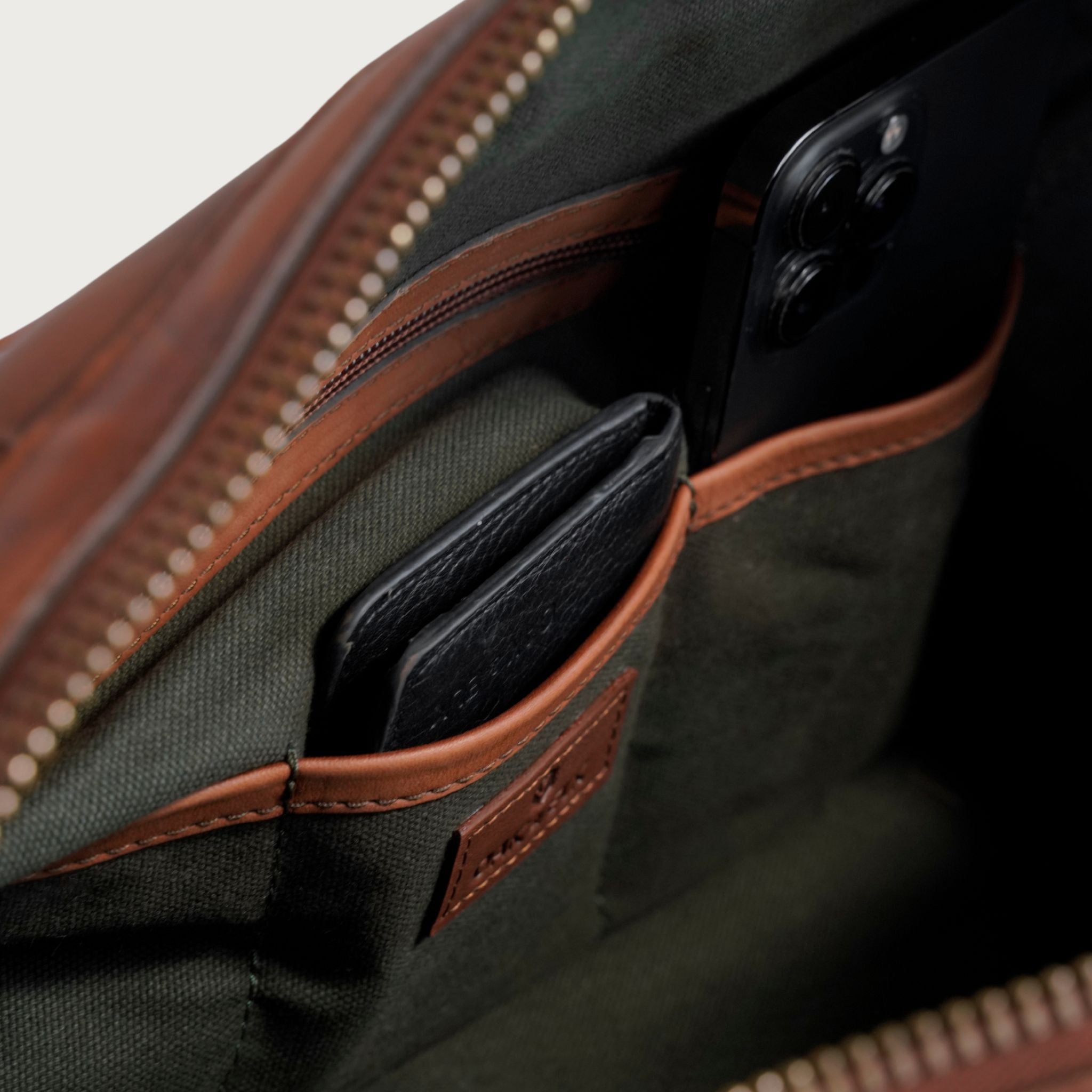 Brown leather duffel bag – Dakota Medium by OAK & ELK, handcrafted, durable, stylish ideal for short trips or weekend travel