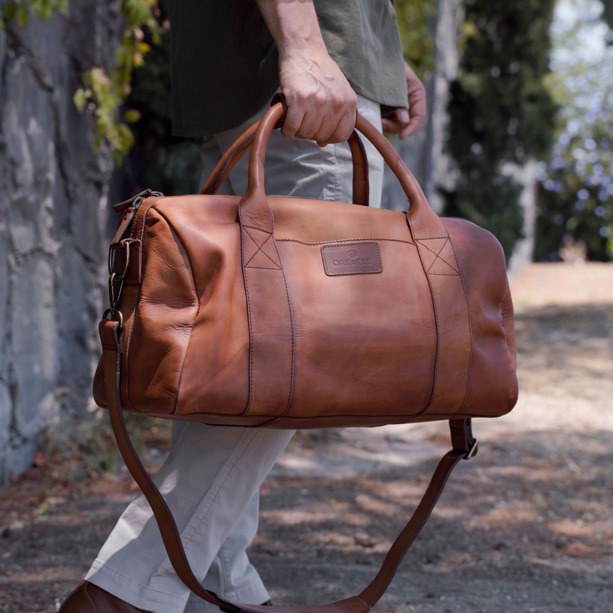 Brown leather duffel bag – Dakota Medium by OAK & ELK, handcrafted, durable, stylish ideal for short trips or weekend travel