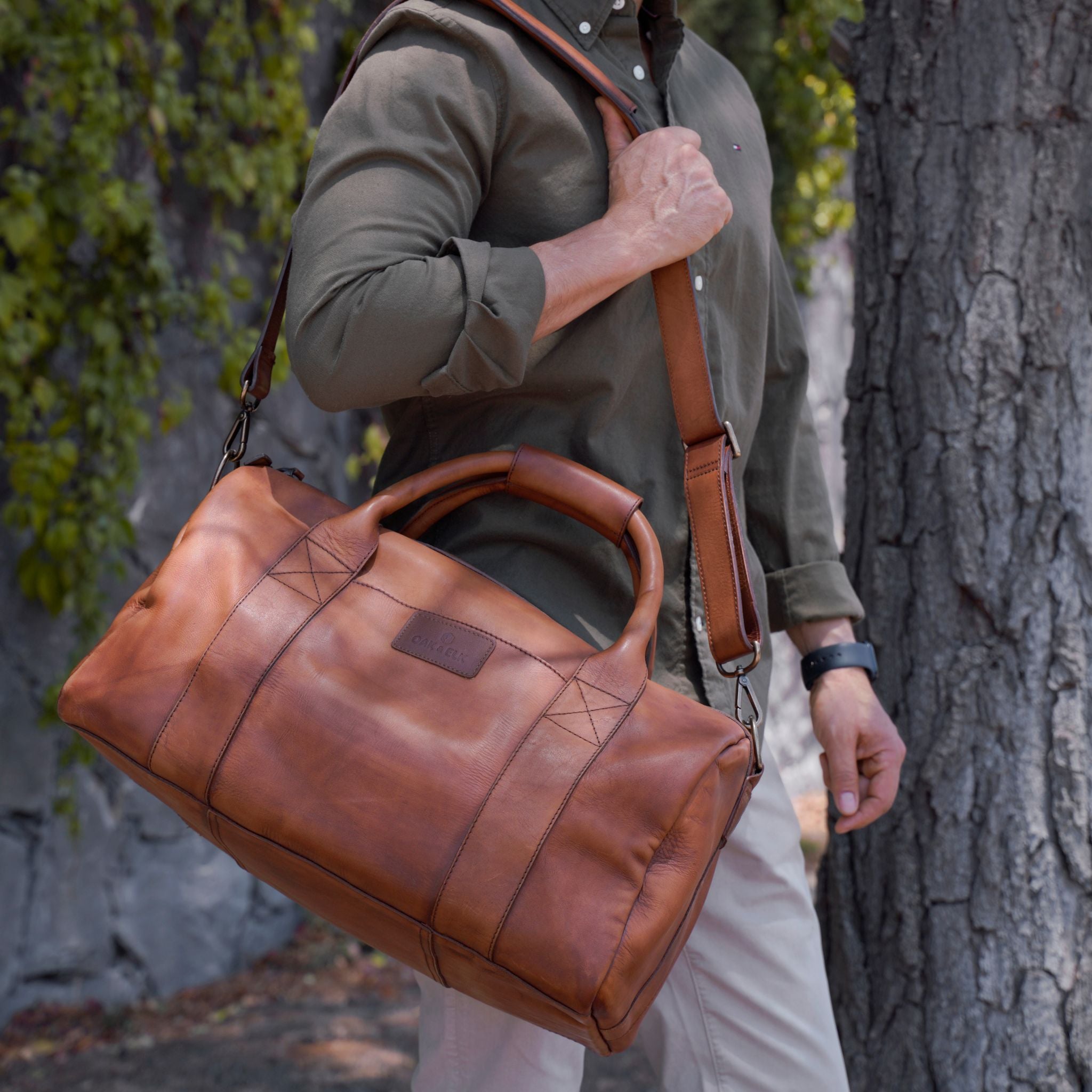 Brown leather duffel bag – Dakota Medium by OAK & ELK, handcrafted, durable, stylish ideal for short trips or weekend travel
