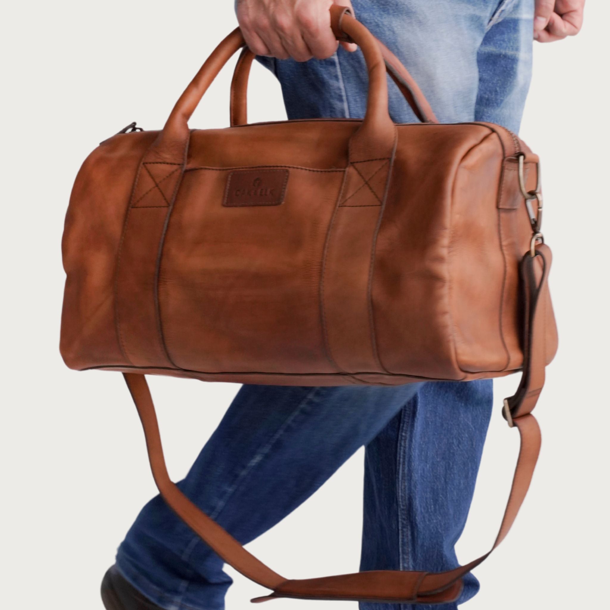 Brown leather duffel bag – Dakota Medium by OAK & ELK, handcrafted, durable, stylish ideal for short trips or weekend travel