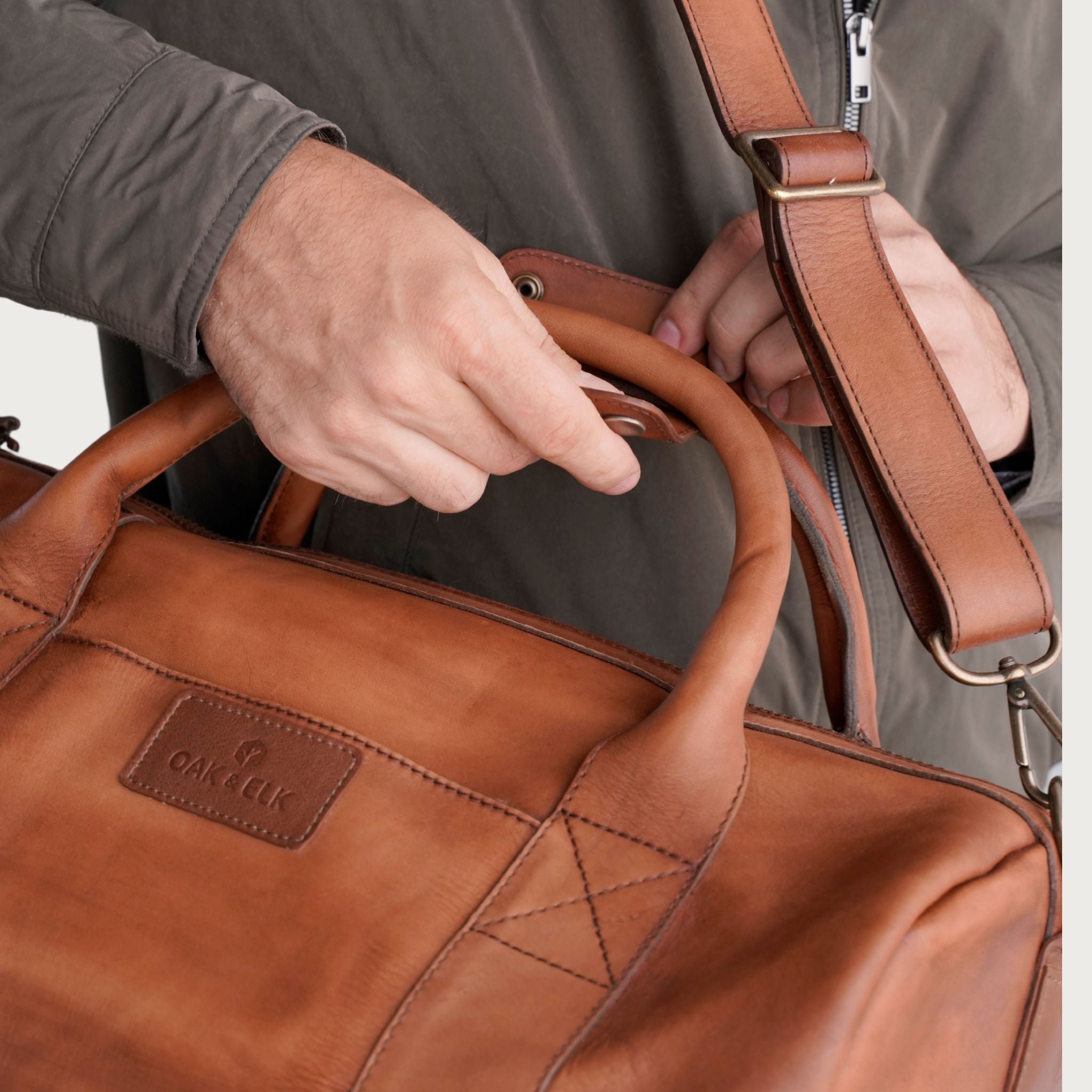 Brown leather duffel bag – Dakota Medium by OAK & ELK, handcrafted, durable, stylish ideal for short trips or weekend travel