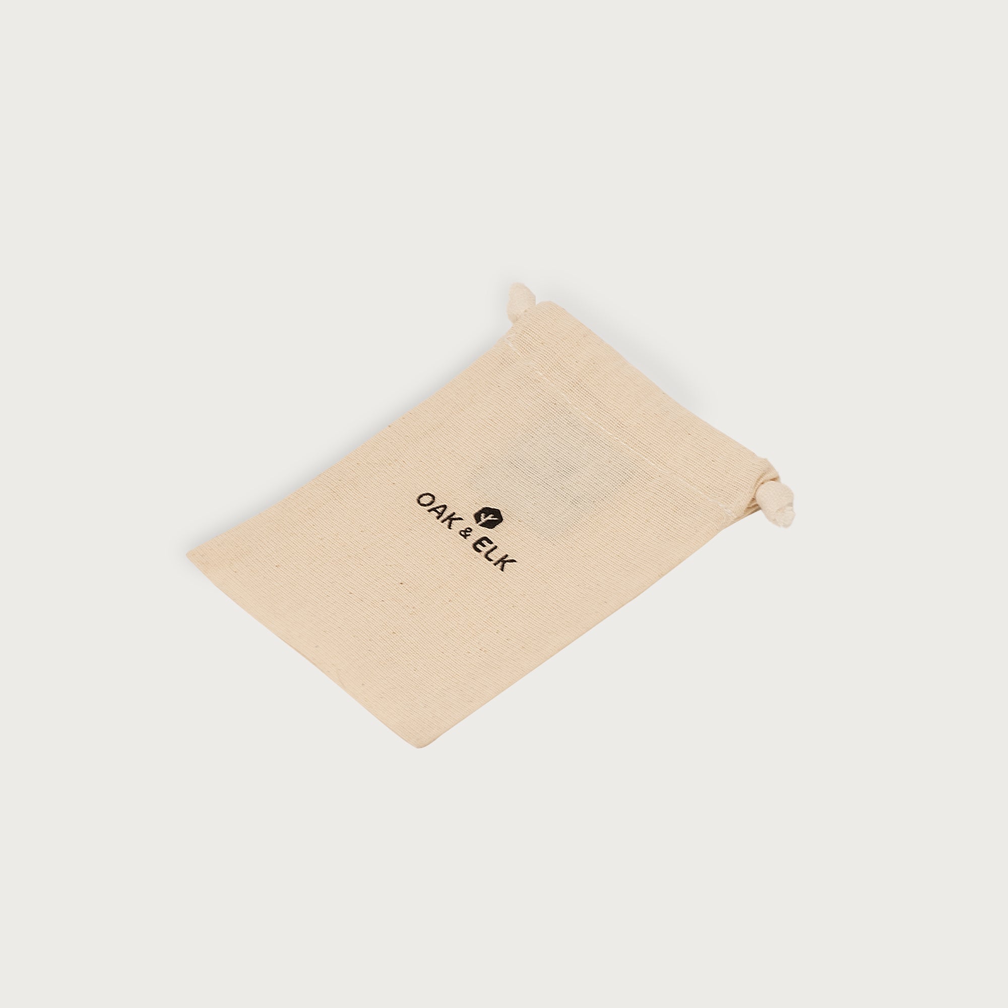 Slim leather pocket organizer with card slots and central pocket — ideal for minimalist everyday carry. OAK & ELK.