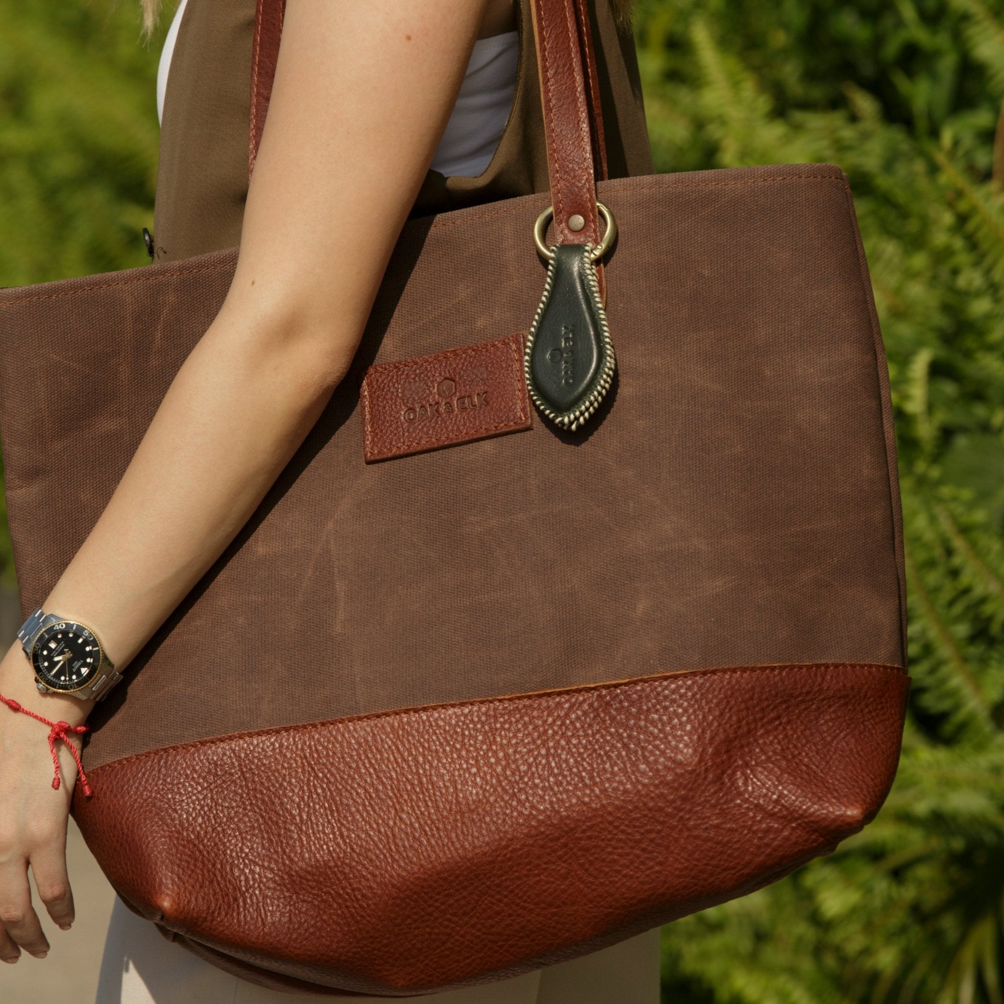 Canvas tote bag with leather trim, double shoulder straps, minimalist design, and roomy interior — ideal for daily use.