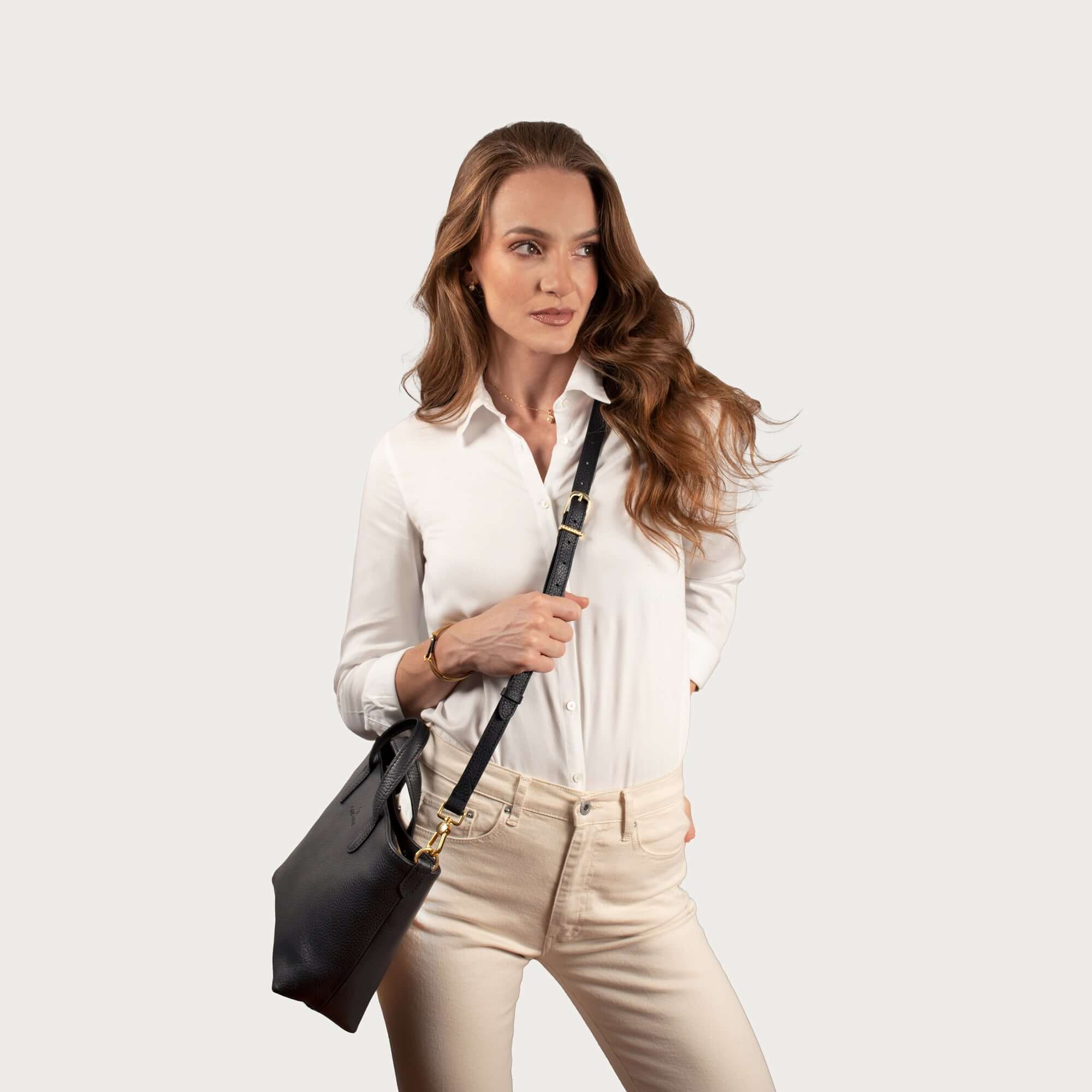Leather crossbody bag – Emily by OAK & ELK, full grain leather with zipper closure, adjustable strap and inner pocket