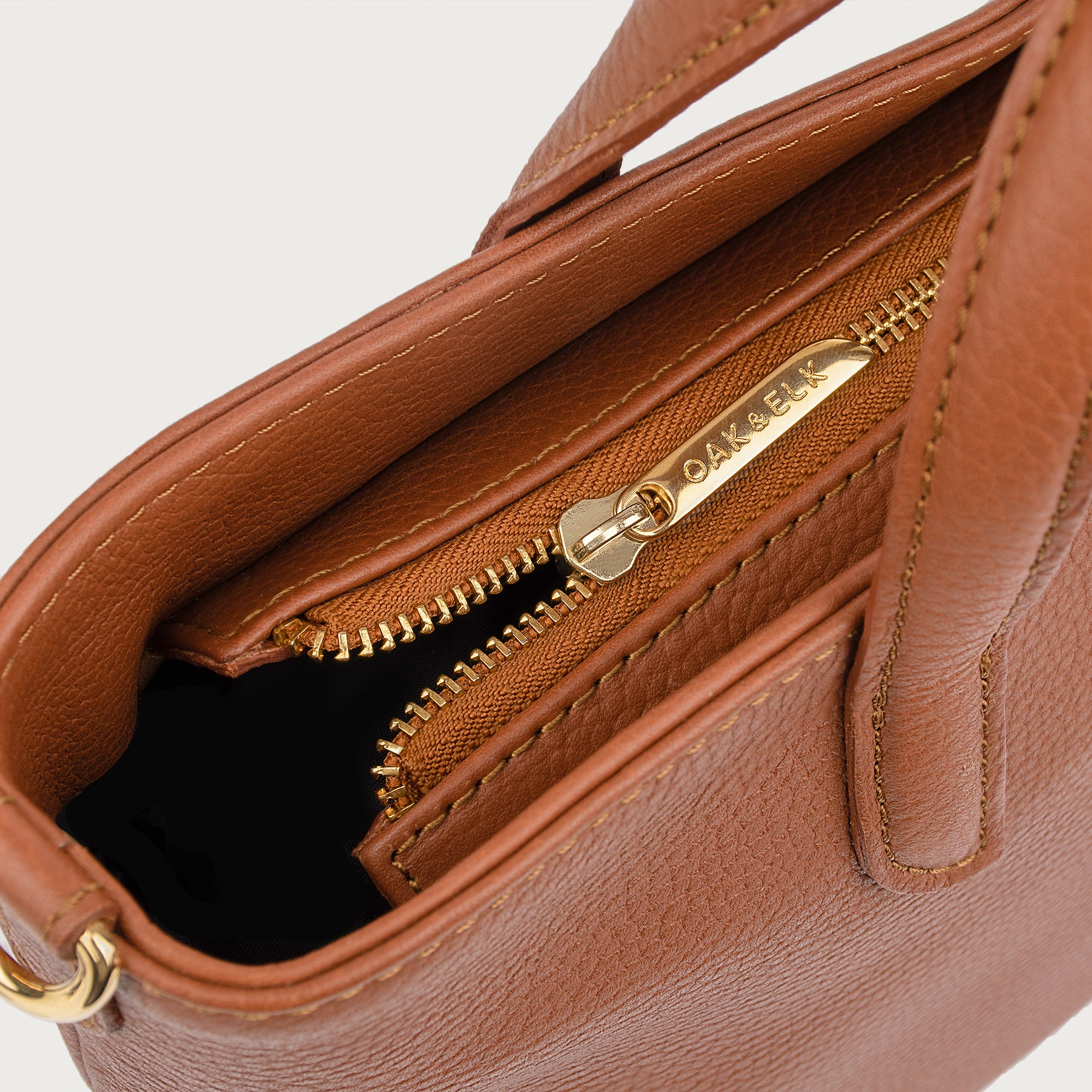 Leather crossbody bag – Emily by OAK & ELK, full grain leather with zipper closure, adjustable strap and inner pocket