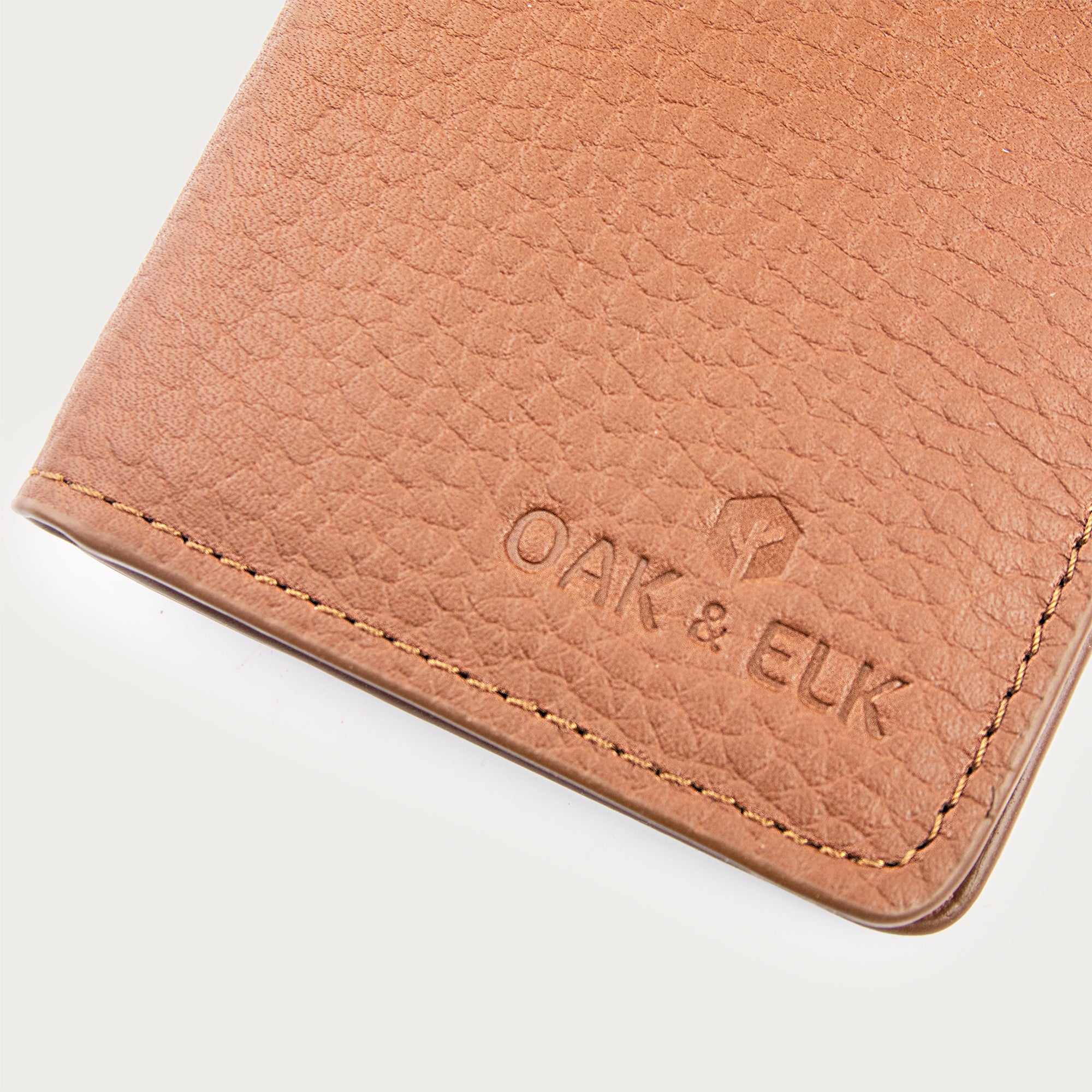 Slim leather pocket organizer with card slots and central pocket — ideal for minimalist everyday carry. OAK & ELK.