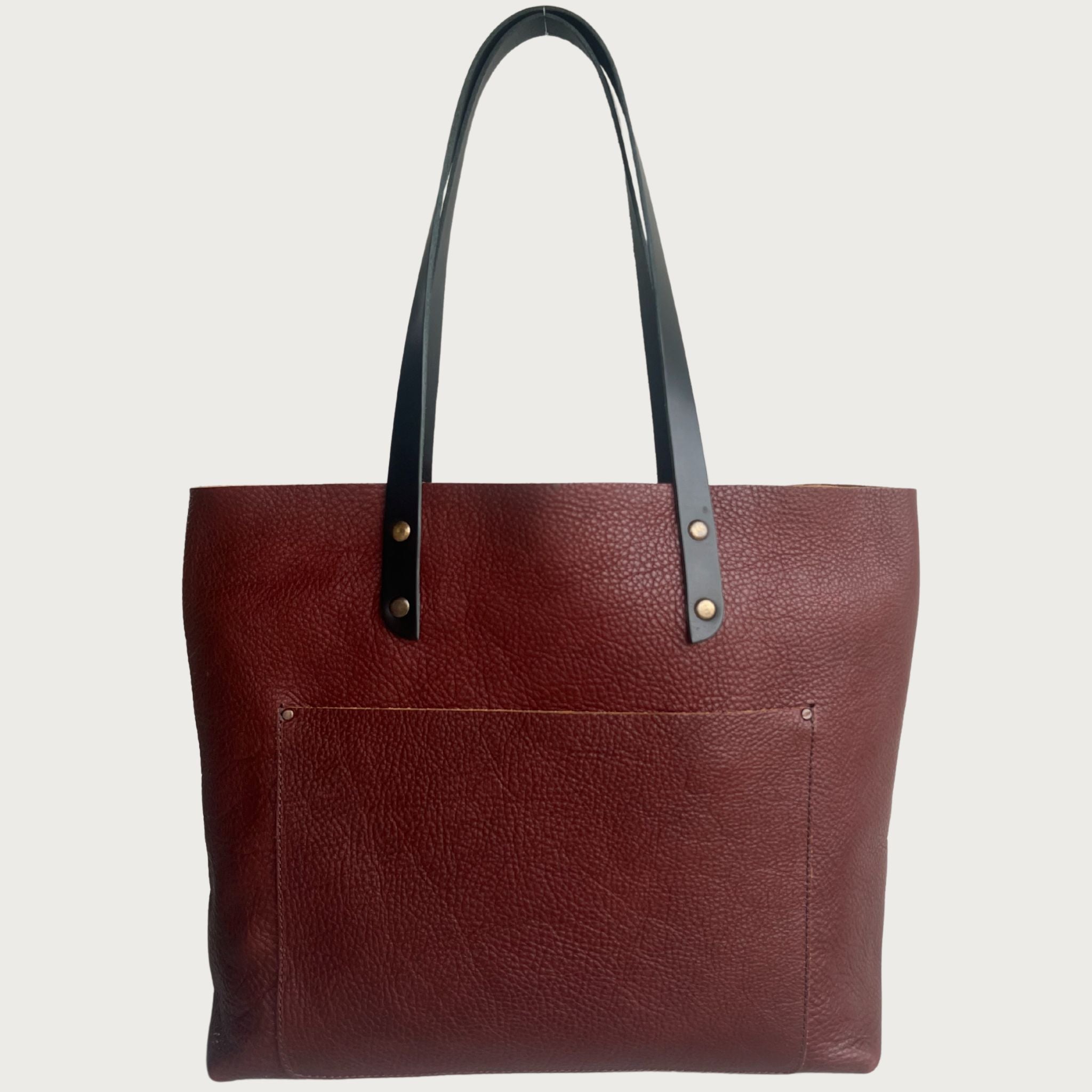 How to choose the right leather bag size: full-grain leather tote in nutmeg by OAK & ELK
